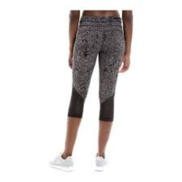 𝅺lolë Run Capris - Black Foliage - Size S - Picture 3 of 9